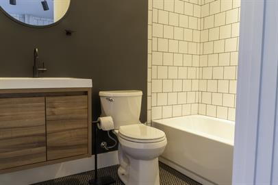 Building Photo - Charming Newly Renovated Down Stairs Apartment in the Heart of Downtown Winchester