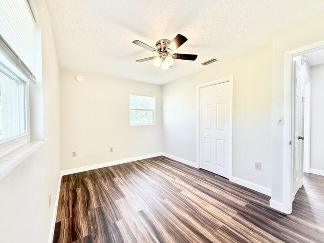 Building Photo - 1221 Jewel Ave