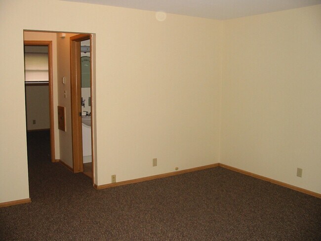 Building Photo - 5876 Tower Rd