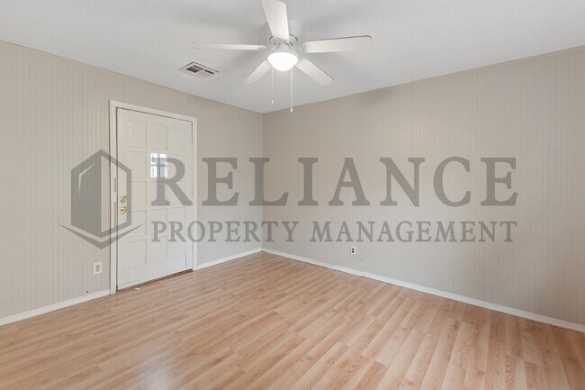 Building Photo - 1128 N Estelle St