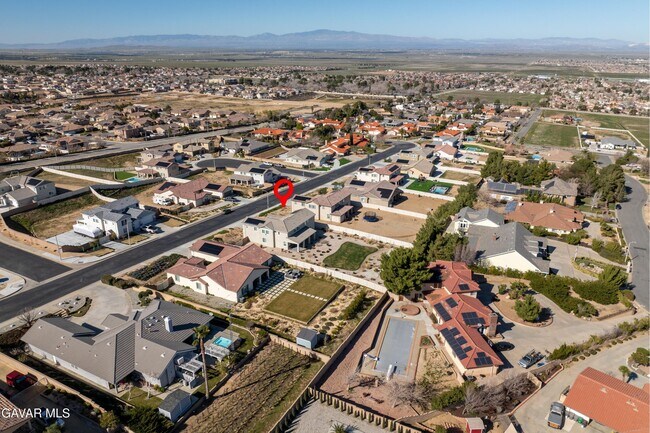 Building Photo - 41638 Cielo Vista Dr