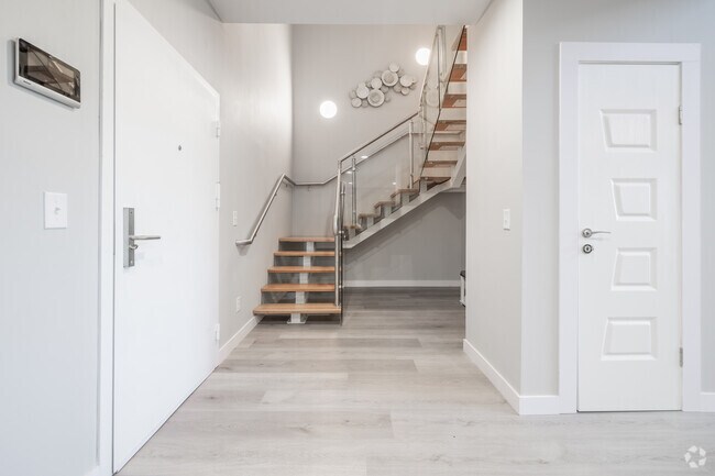 2BR, 2BA - 1498SF - Stairs - Taj Estates of Franklin