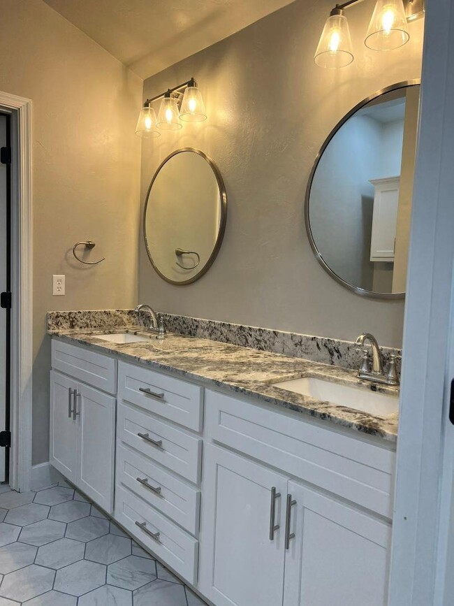 Building Photo - 1415 6th St