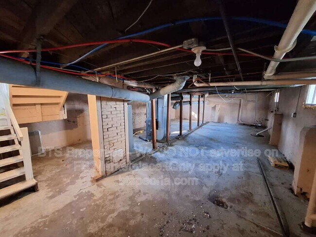 Building Photo - 608 W Loucks Ave