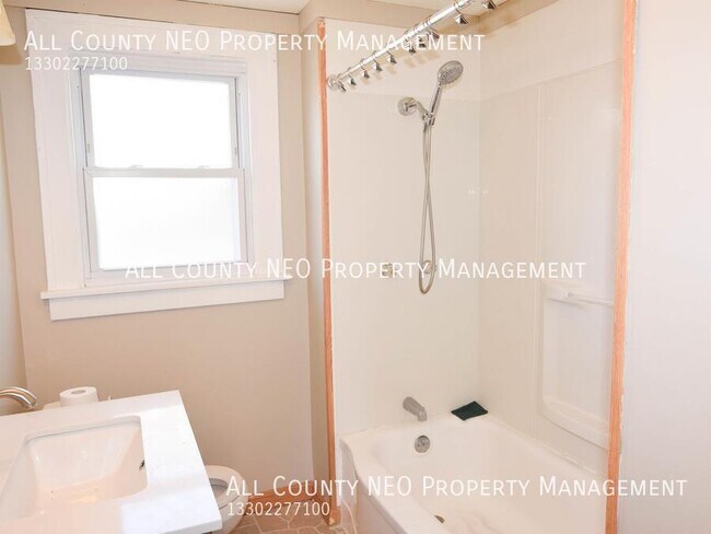 Building Photo - 1442 Cordova Ave