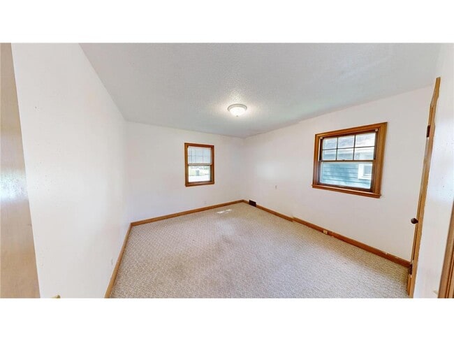 Building Photo - 114 6th Ave NE