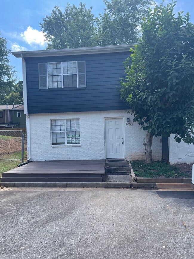 Building Photo - Newly Remodeled 2Bed/2.5Bath Townhome For Lease in Austell