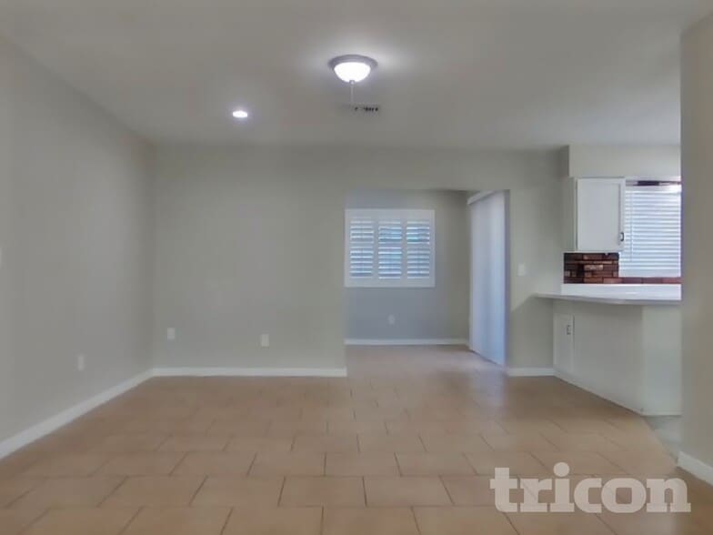 Building Photo - 2108 W Hermosa Dr