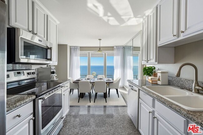 Building Photo - 18065 Coastline Dr