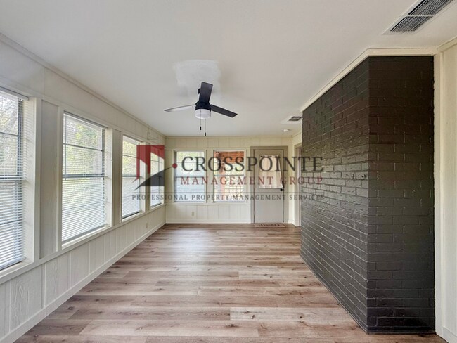 Building Photo - Almost Ready! 2 Bedroom 1 Bath ON Lake Palestine!