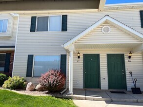 Building Photo - Newly Remodeled Throughout!