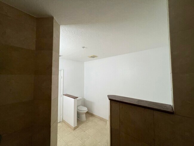 Building Photo - 1610 Presidential Way