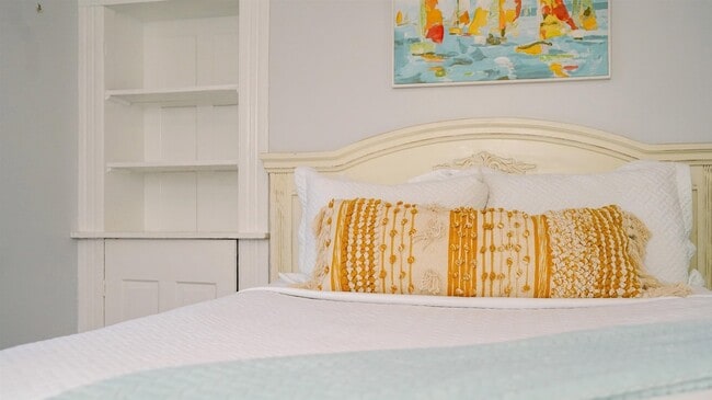 Building Photo - 14 Sanchez Ave