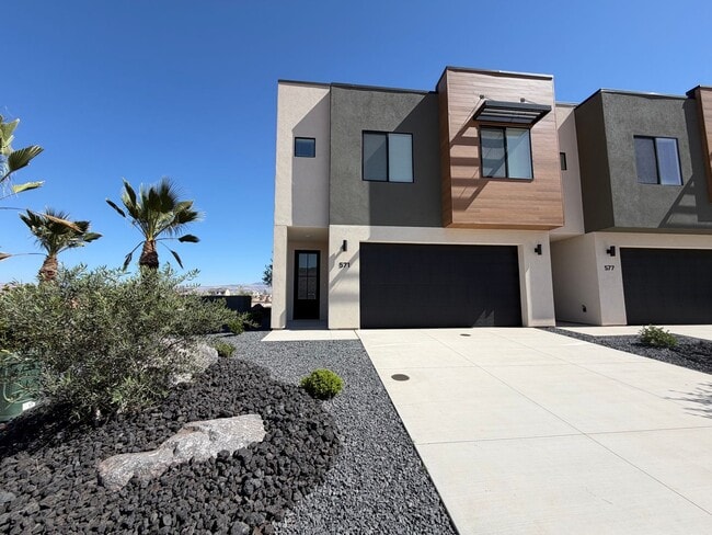 Building Photo - BRAND NEW TOWNHOME FOR RENT BY CRIMSON CLIFFS!