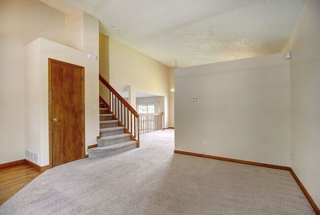 Building Photo - Charming 3 Bed 2 Bath Willow Run Home - Available August 10!