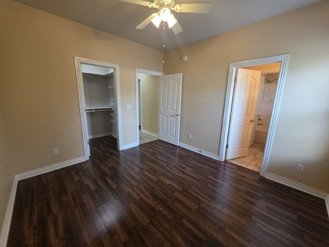 Building Photo - 302 Cross Creek Dr