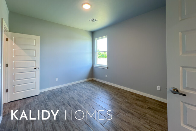 Building Photo - 202 Olde Ml Ct