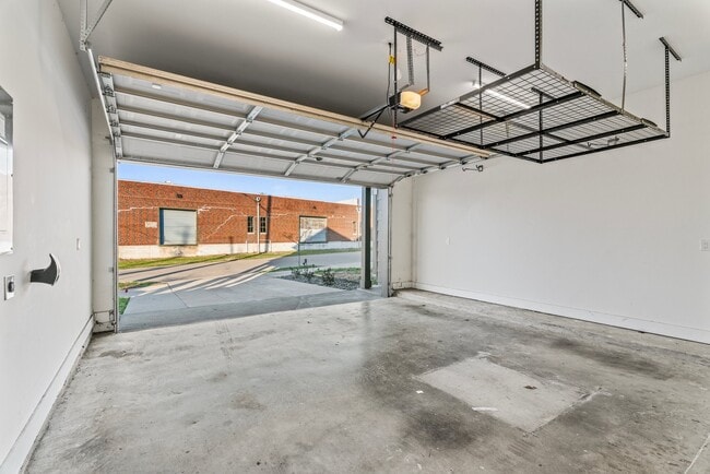 Building Photo - 3802 Commerce St