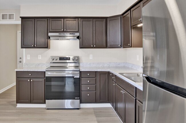 Building Photo - Fully renovated duplex unit in Southwest Pensacola