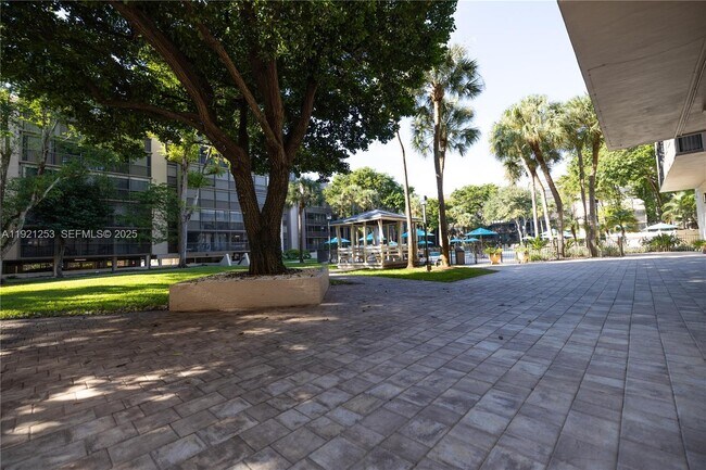 Building Photo - 2810 N 46th Ave