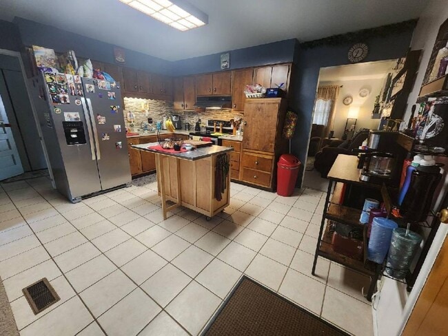 Primary Photo - Coming Soon - Nice 2 bedroom 1 1/2 bathroo...
