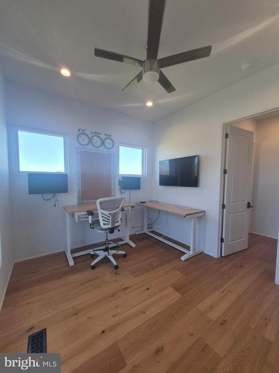 Building Photo - 330 Majestic Ln