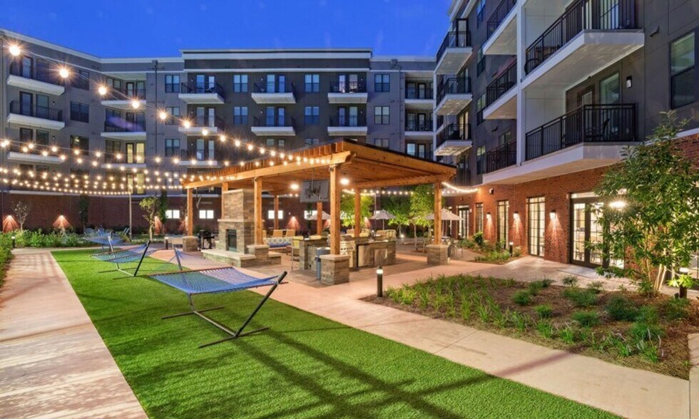 Building Photo - 6400 Blue Stone Rd