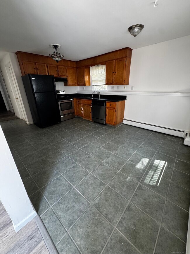 Building Photo - 43 Plumtrees Rd