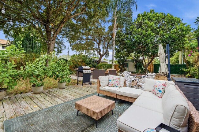 Building Photo - 117 S Palmway