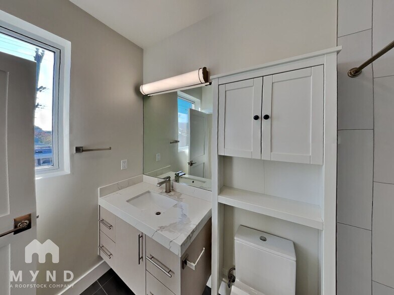 Building Photo - 3103 35th Ave