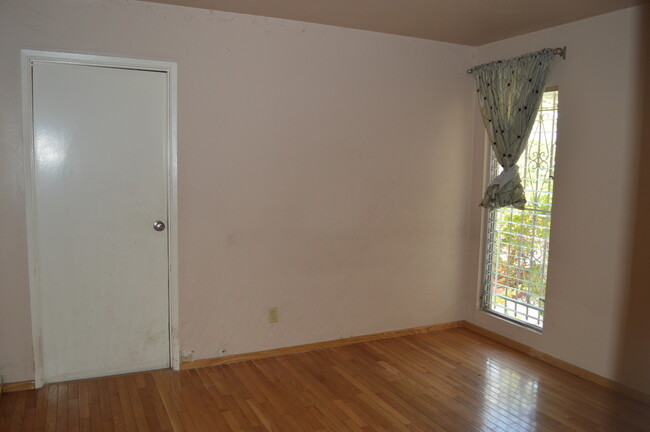 Building Photo - 3 BR, 2 BA, Two Car Garage Home For Rent