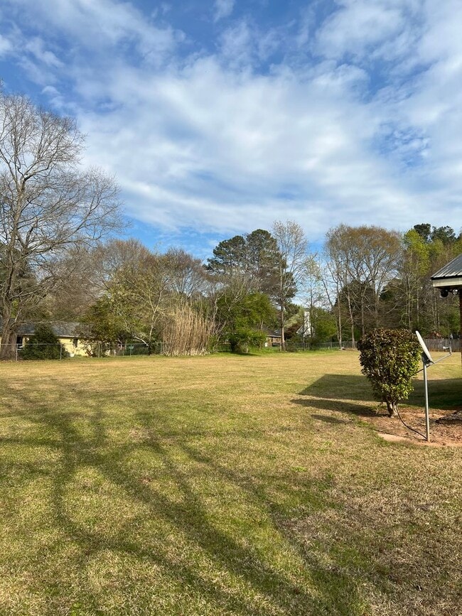 Building Photo - 1755-1757 Cedar Shoals Dr