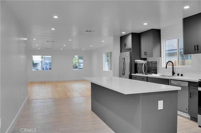 Building Photo - 6513 San Miguel St