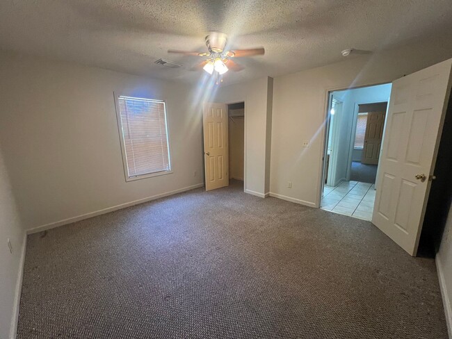 Building Photo - 2510 11th Ct