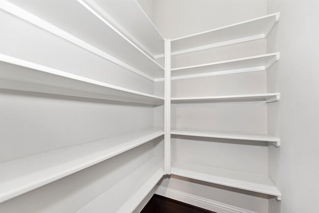 Building Photo - 5637 Kiam St