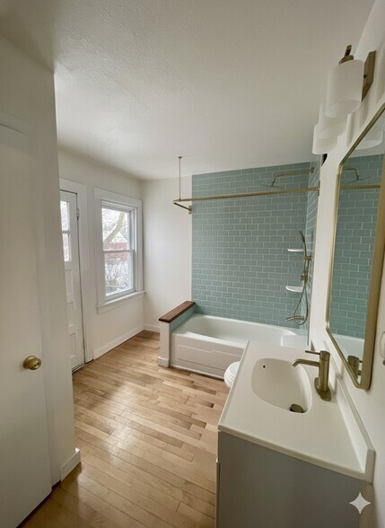 Building Photo - 439-441 E Dover St