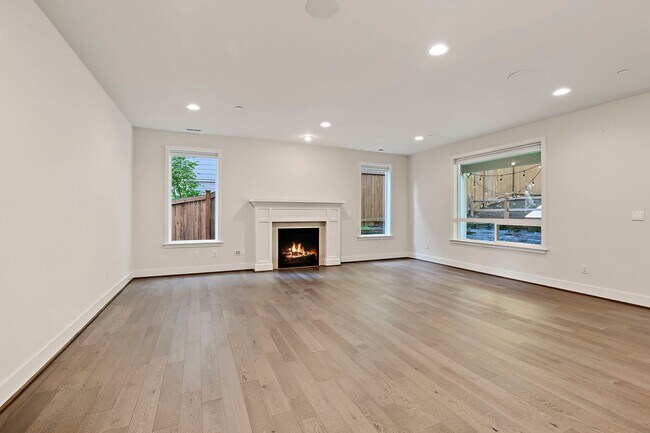 Building Photo - 2359 NE 150th St