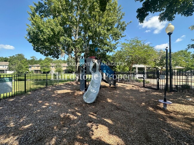 Building Photo - 1036 N Black Cherry Dr