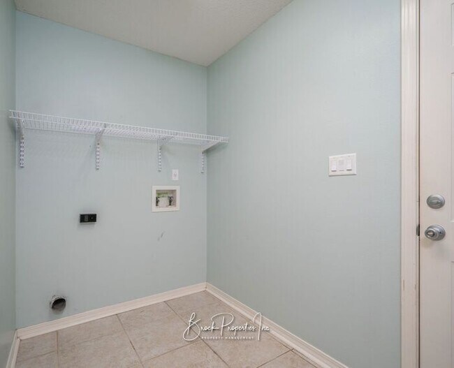 Building Photo - 1750 Beachside Dr