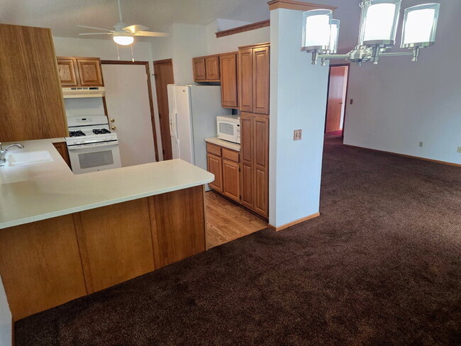 Building Photo - 5310 Brookview Dr