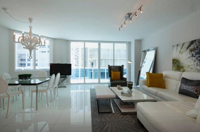 Primary Photo - 2711 S Ocean Dr