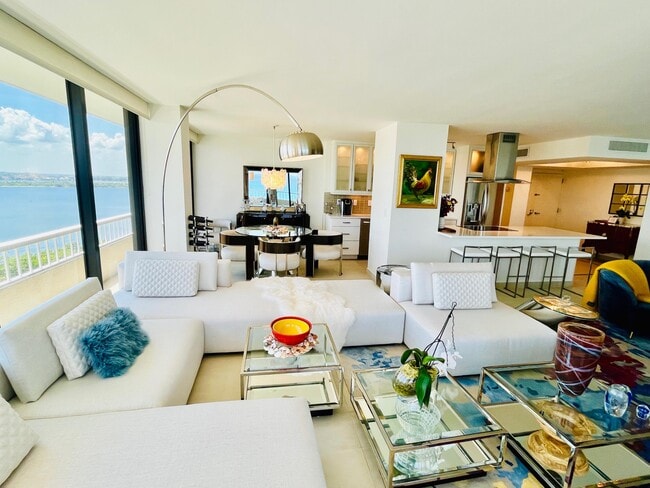 Building Photo - 5510 N Ocean Dr