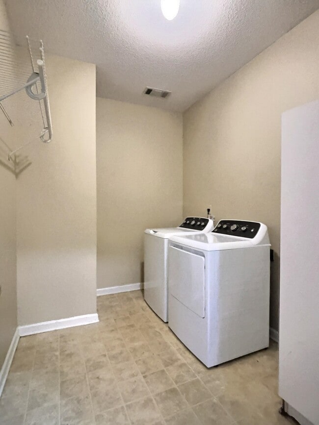 Building Photo - 1291 Rain Hollow Cir W