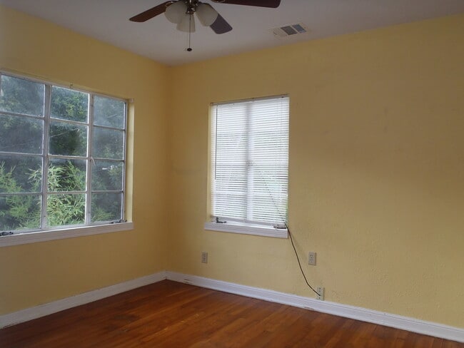 Building Photo - Rare 2/1 w/ Basement in Cherrywood!