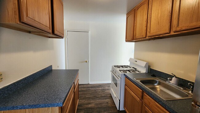 Building Photo - Great Alexandria Location