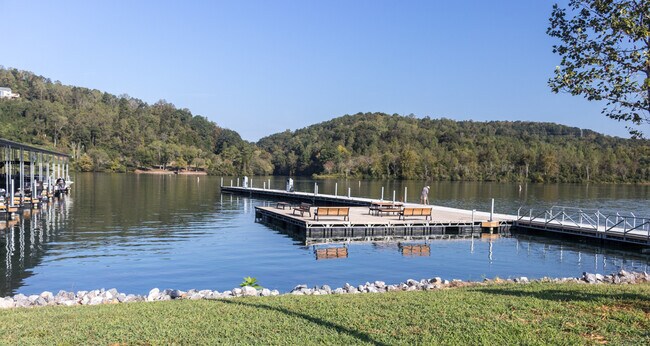 Building Photo - 509 Broadberry Ave