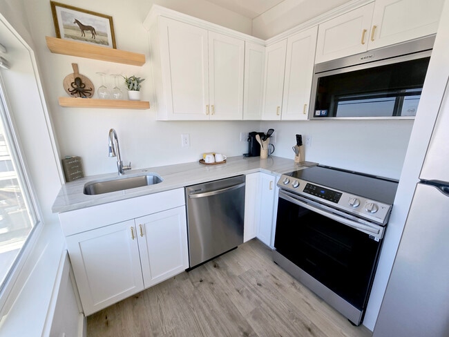 Building Photo - 121 S Miller St