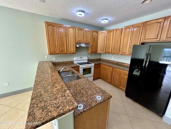 Building Photo - 910 Twisting Branch Ct