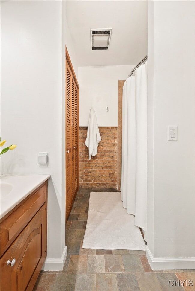 Building Photo - 18 E Genesee St