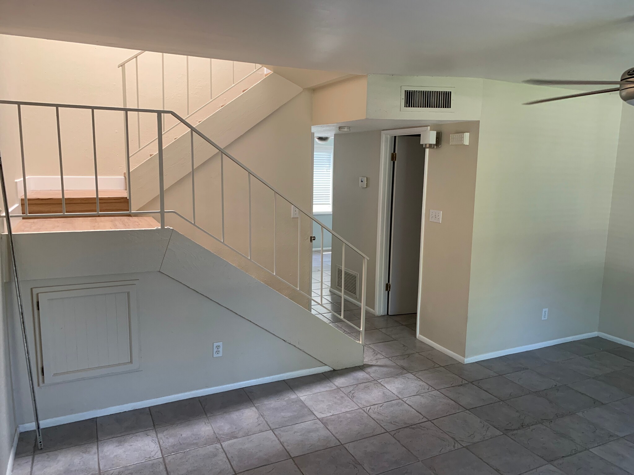 Building Photo - 31 W Pasadena Ave